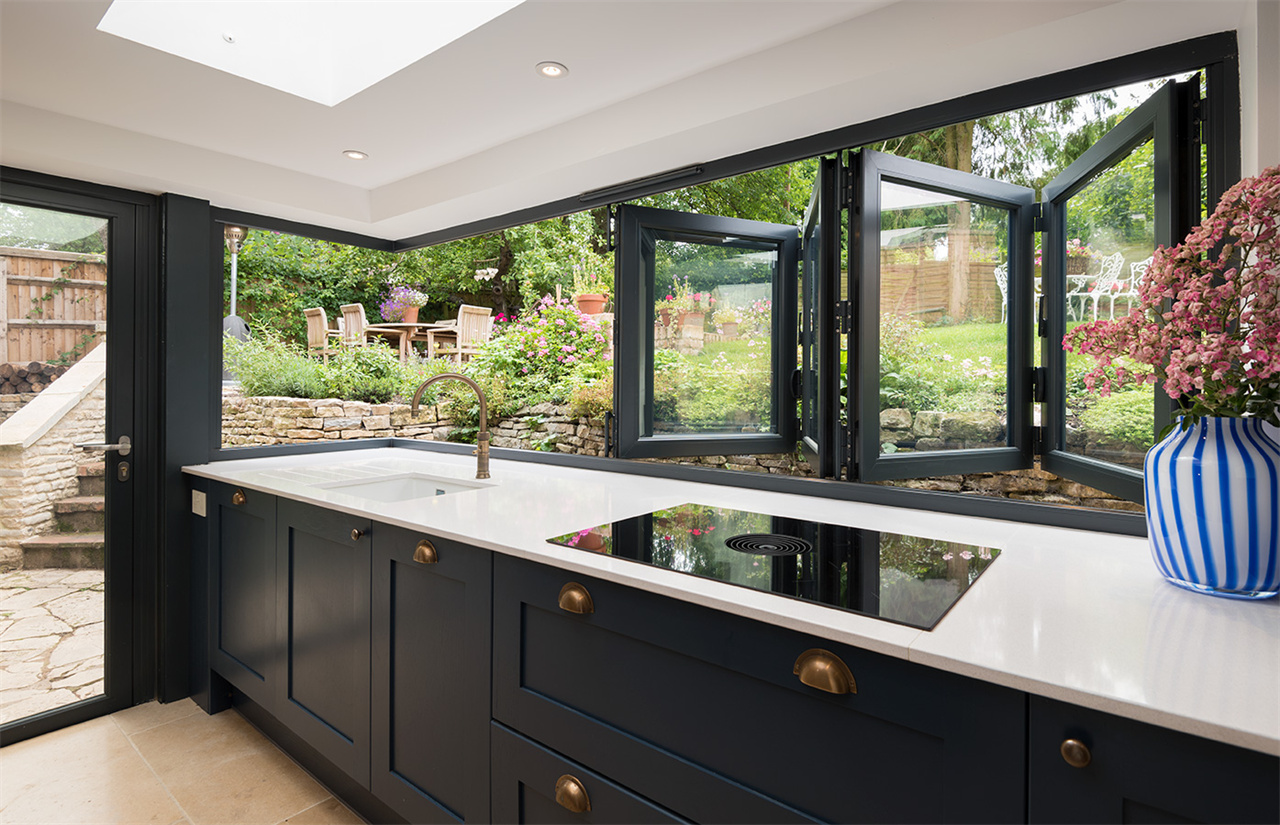 Factory custom made villa aluminium double glass wateproof horizontal folding windows